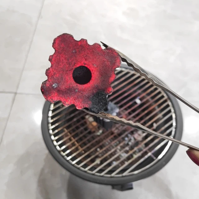 Brennbare Grillkohle